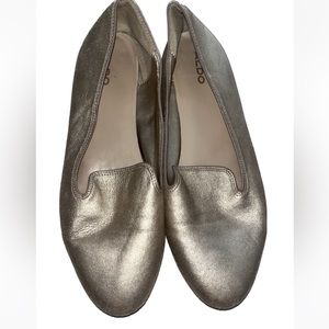 ALDO womens size 8 gold loafers
